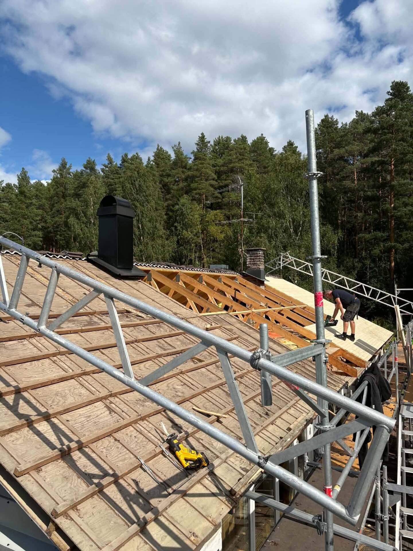 Företagsbild på Ludvika Tak & Byggnadsplåt – En takläggare i Dalarnas län