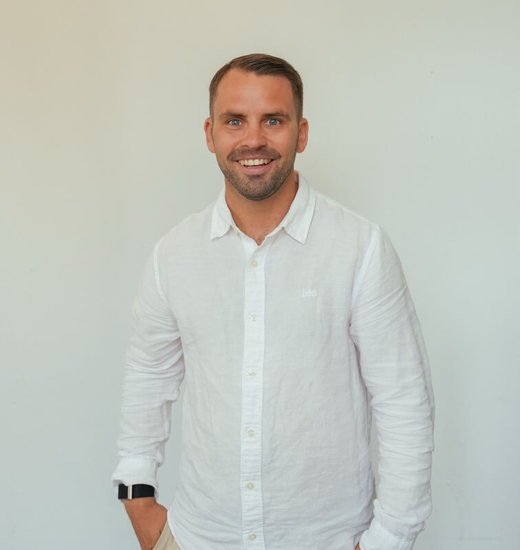 Niclas Henriksson jobbar på Smartproduktion och Alla Städföretag