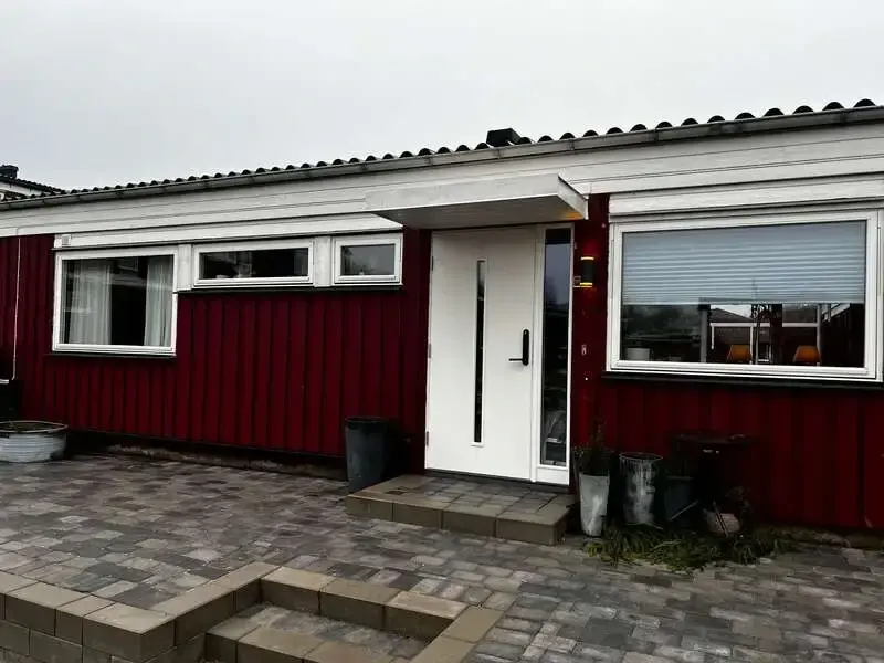 Fönster och entré i Västra Frölunda
