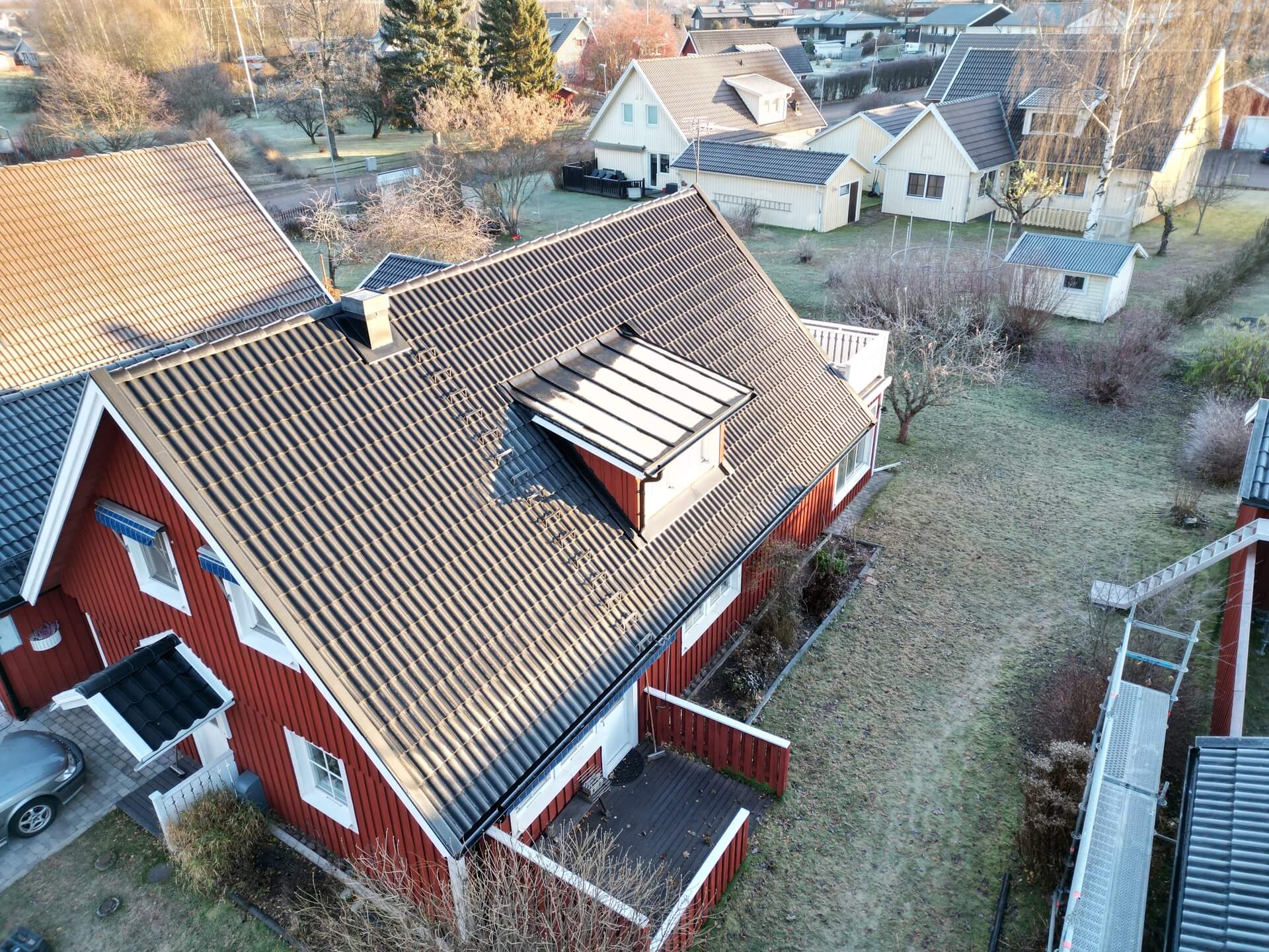 Takkupa på tak, flygbild – Anders Lars gata i Borlänge, takbyte av Sol och Tak Dalarna