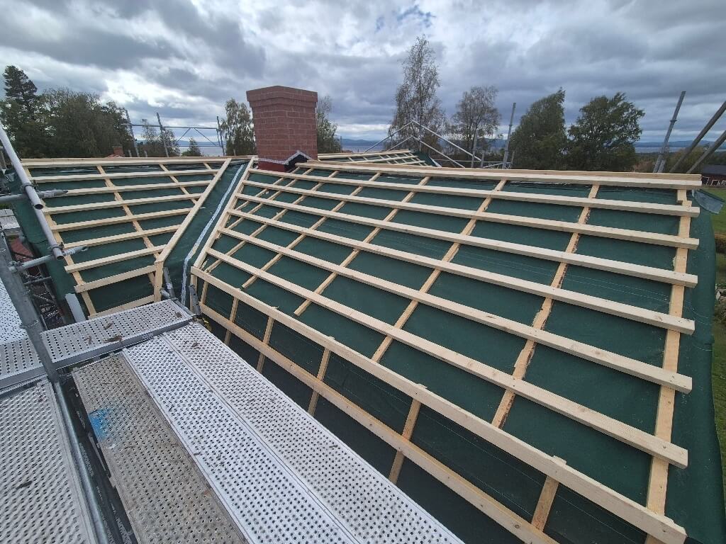 Underlagstak och läkt, ställning – Lindvägen i Garsås, takbyte av Sol och Tak Dalarna