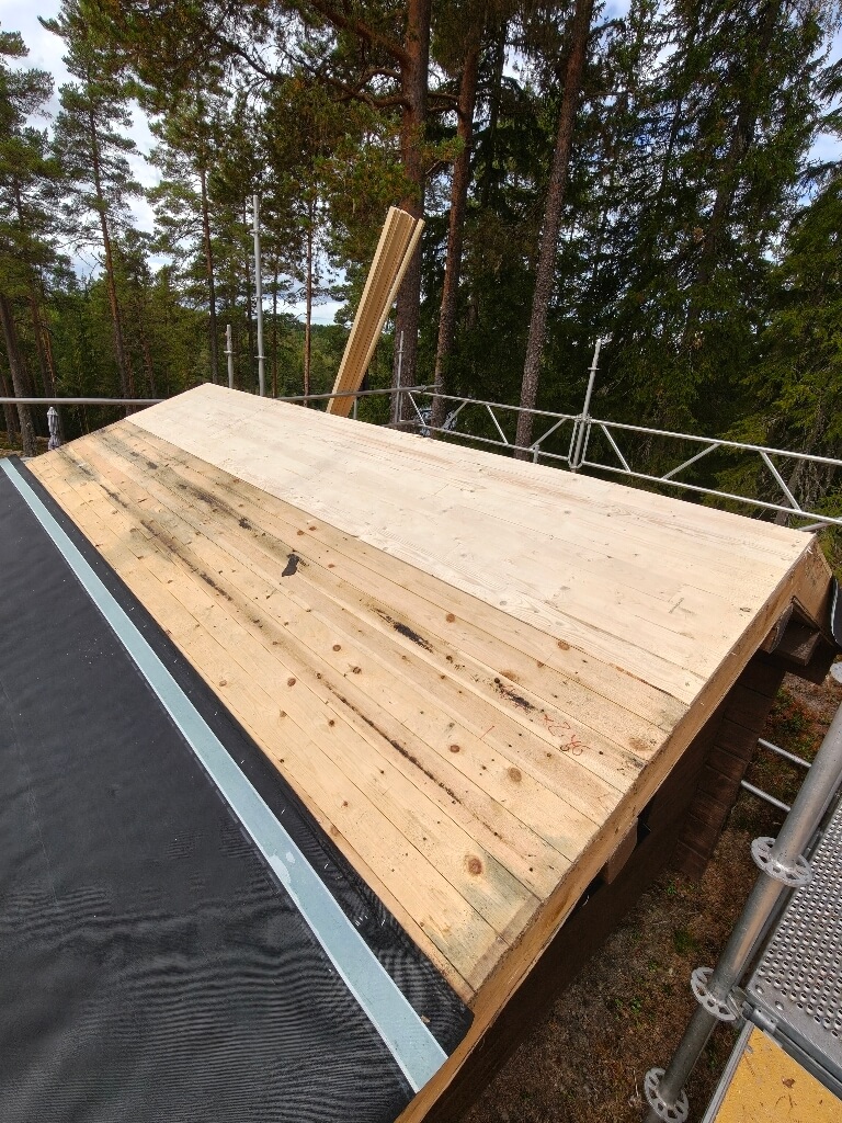 Takbrädor, underlag, ställning – Nyhyttan i Nora, takbyte av Sol och Tak Dalarna