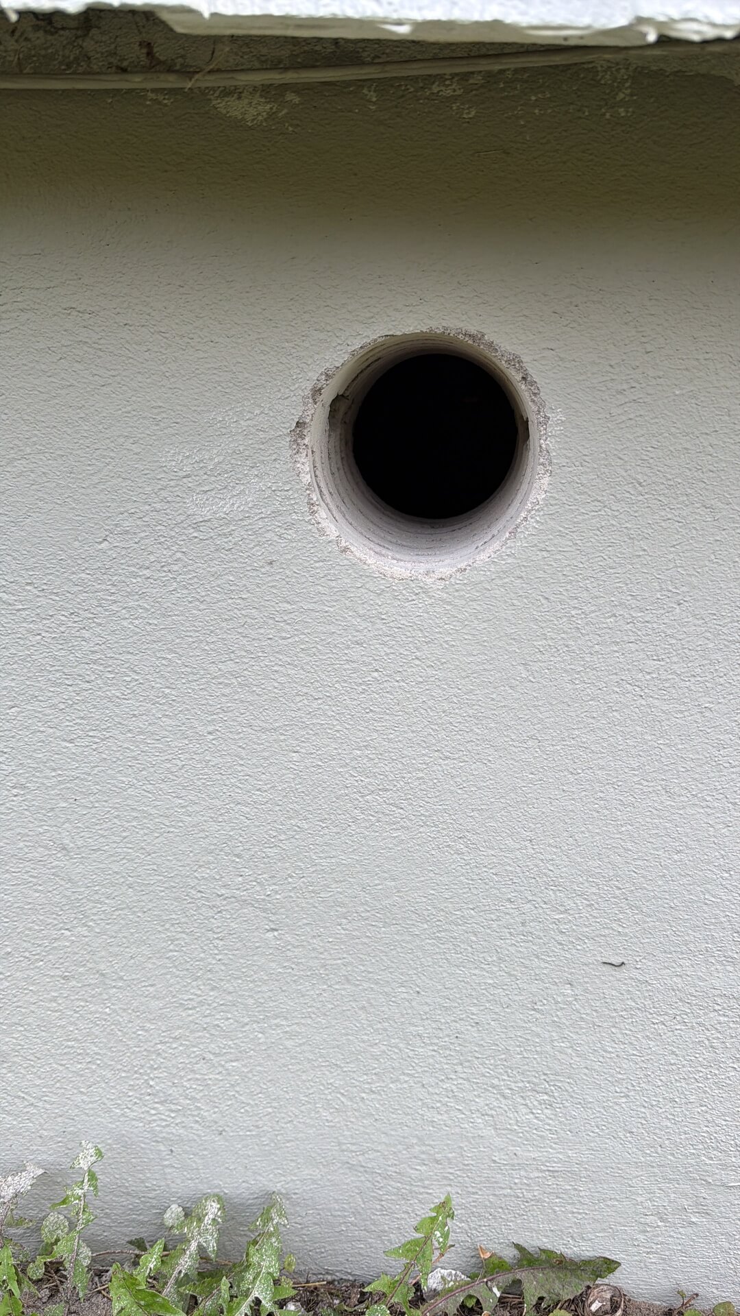 Rent borrat hål i betongvägg efter betonghåltagning i Vålberg