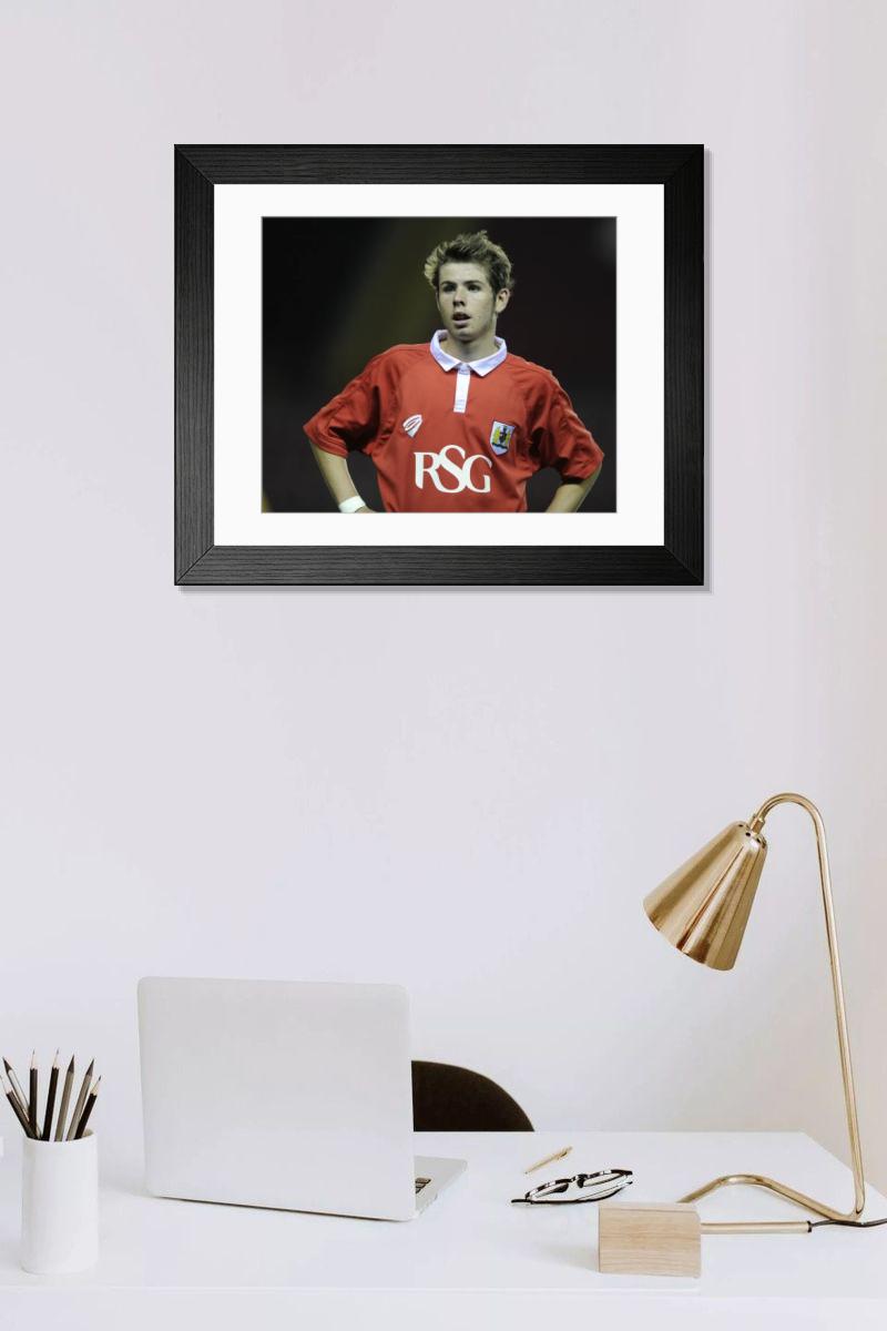 Shown hanging in a room: Modern 14"x12" (36x31cm)