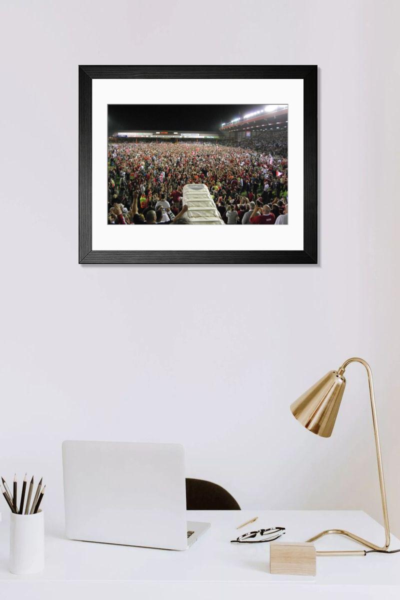 Shown hanging in a room: Modern 14"x12" (36x31cm)