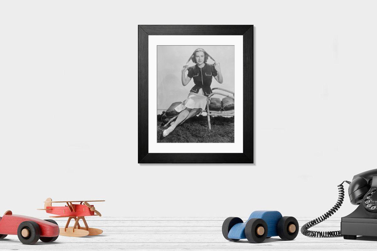 Shown hanging in a room: Modern 14"x12" (36x31cm)