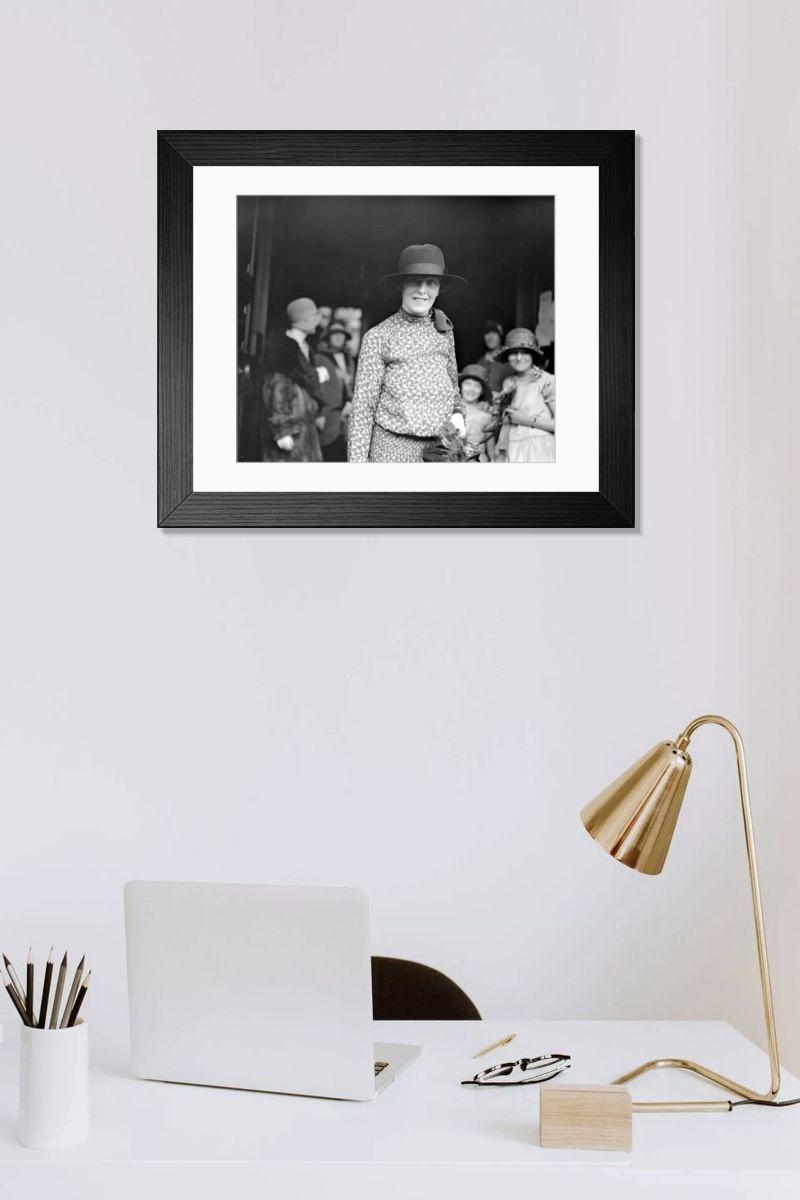 Shown hanging in a room: Modern 14"x12" (36x31cm)