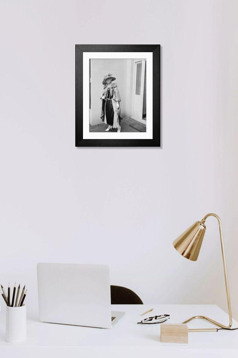 Shown hanging in a room: Modern 14"x12" (36x31cm)