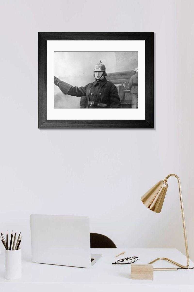 Shown hanging in a room: Modern 14"x12" (36x31cm)