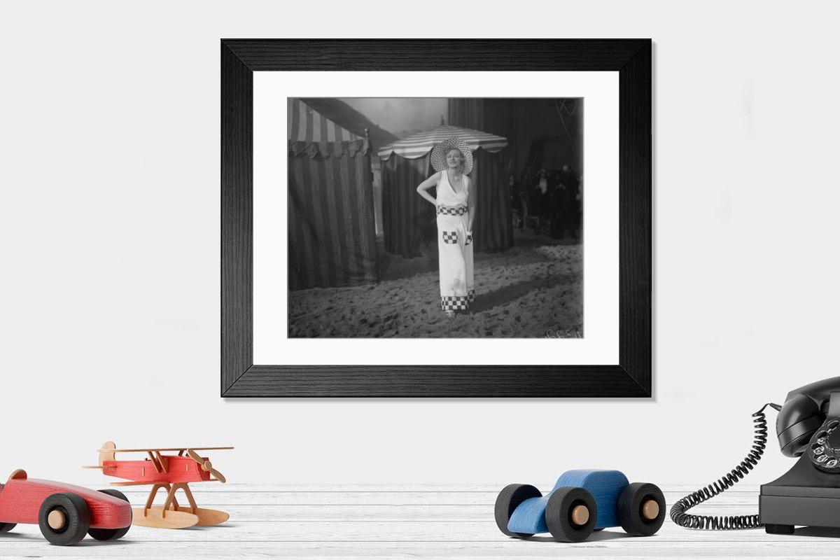 Shown hanging in a room: Modern 14"x12" (36x31cm)