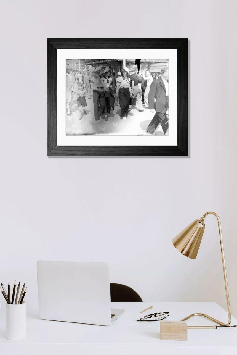 Shown hanging in a room: Modern 14"x12" (36x31cm)
