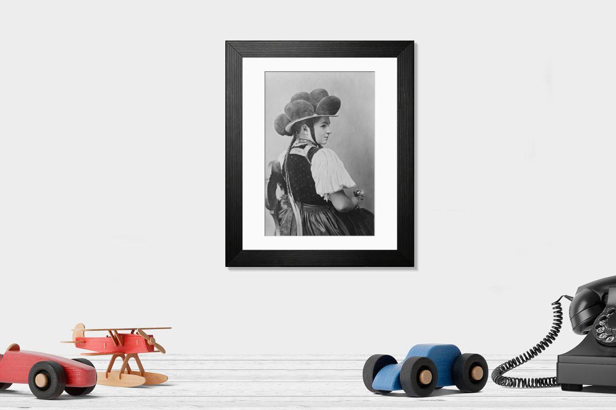 Shown hanging in a room: Modern 14"x12" (36x31cm)
