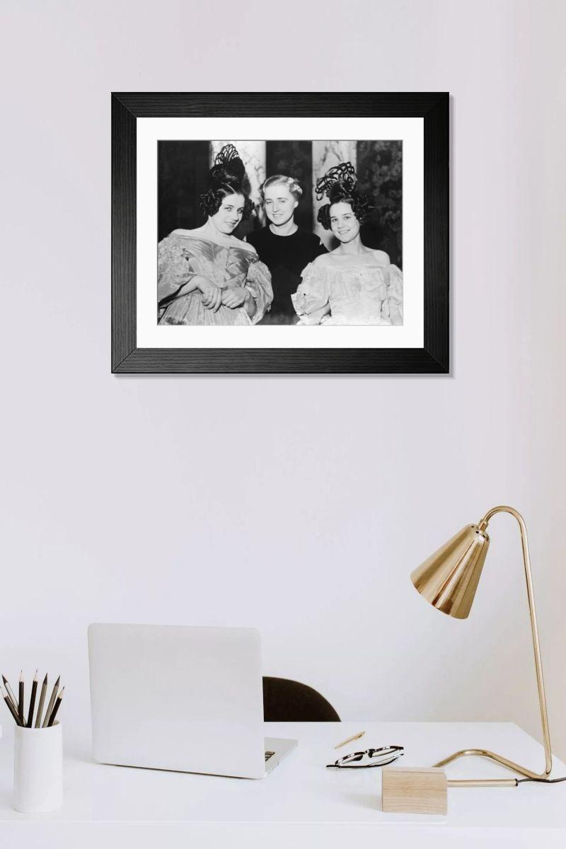 Shown hanging in a room: Modern 14"x12" (36x31cm)