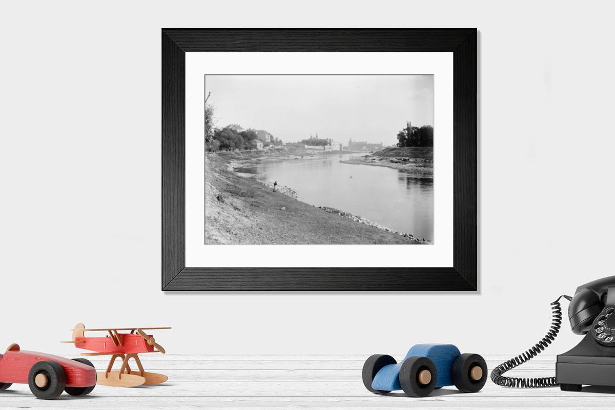 Shown hanging in a room: Modern 14"x12" (36x31cm)