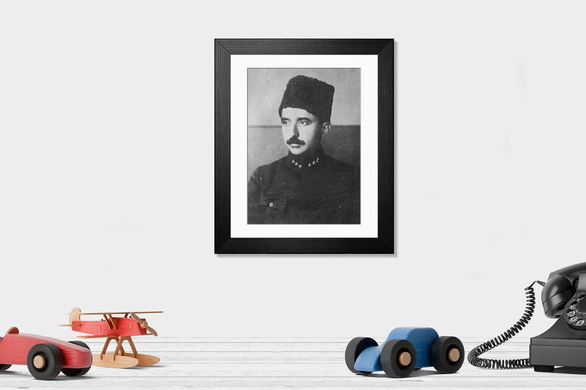 Shown hanging in a room: Modern 14"x12" (36x31cm)