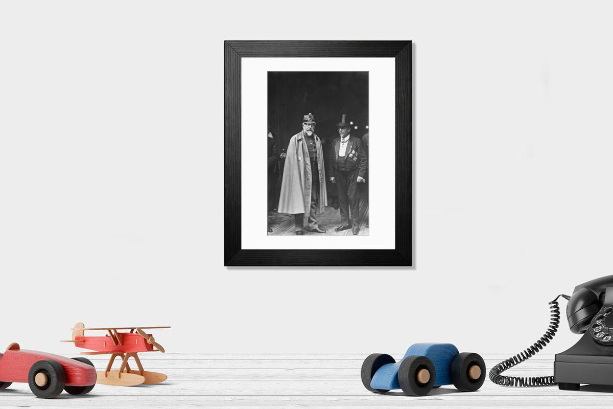 Shown hanging in a room: Modern 14"x12" (36x31cm)
