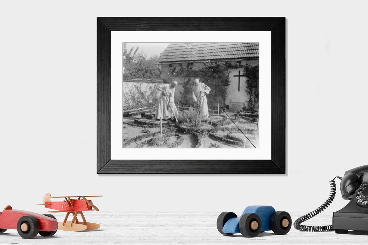 Shown hanging in a room: Modern 14"x12" (36x31cm)