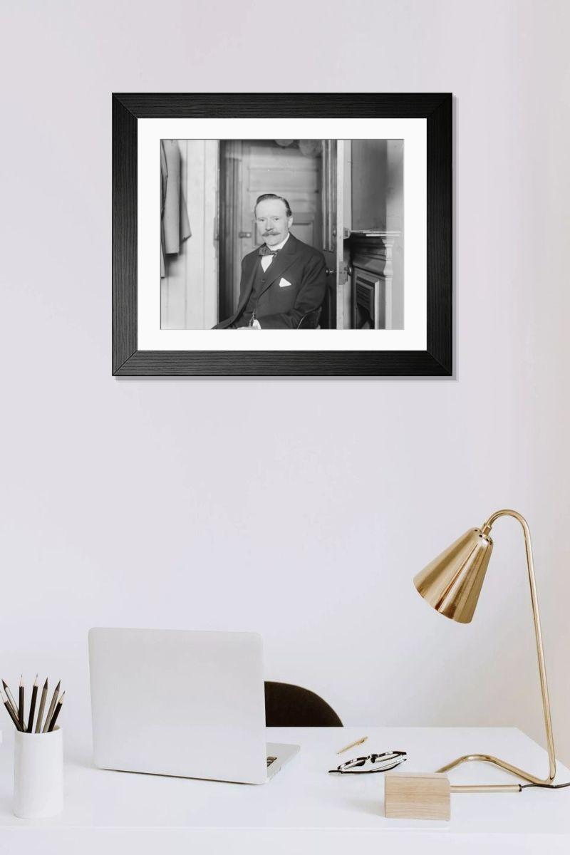 Shown hanging in a room: Modern 14"x12" (36x31cm)