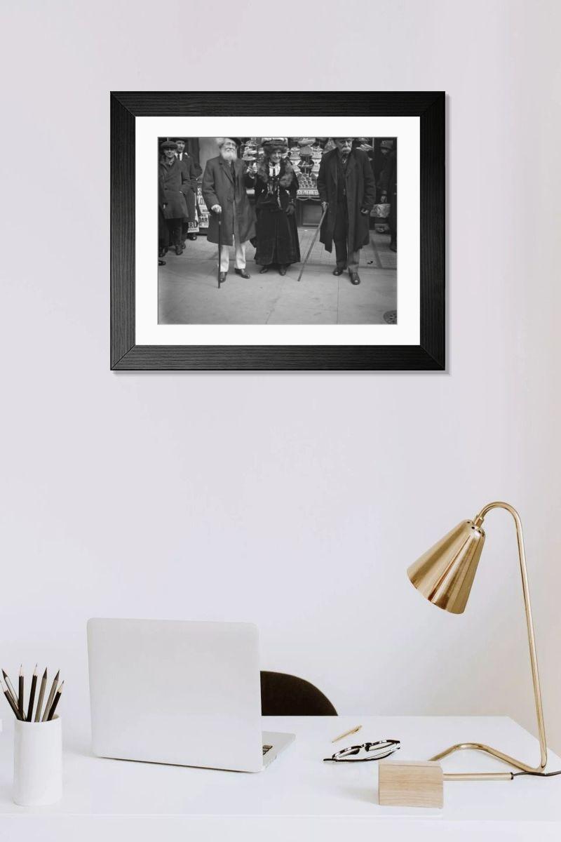 Shown hanging in a room: Modern 14"x12" (36x31cm)