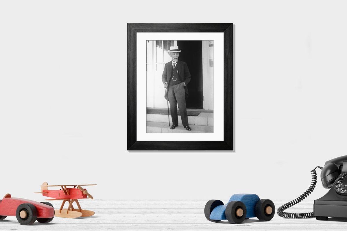 Shown hanging in a room: Modern 14"x12" (36x31cm)
