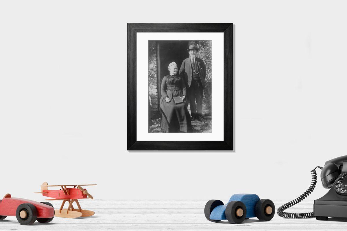 Shown hanging in a room: Modern 14"x12" (36x31cm)