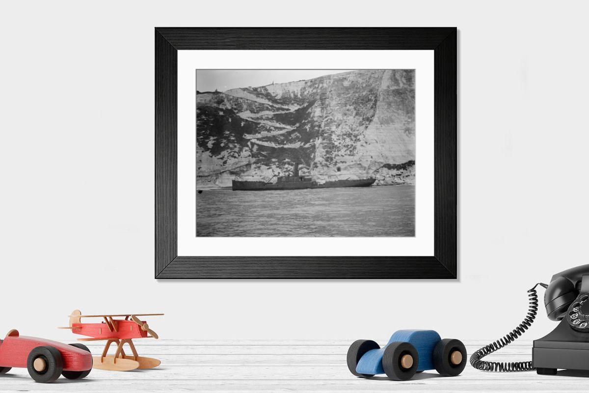Shown hanging in a room: Modern 14"x12" (36x31cm)
