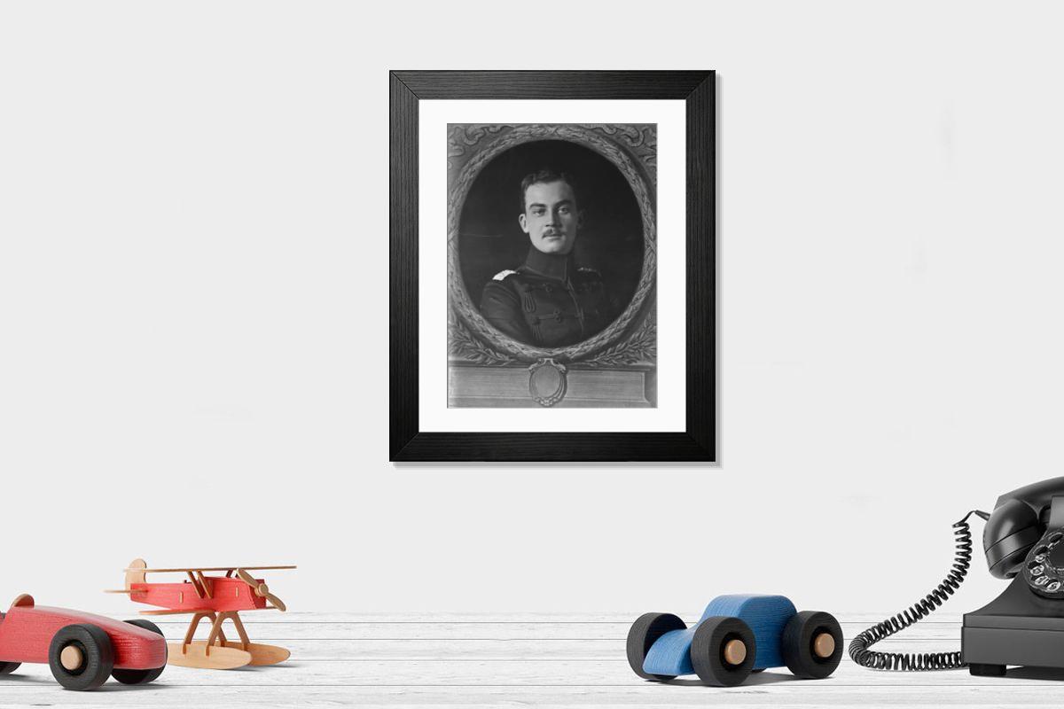 Shown hanging in a room: Modern 14"x12" (36x31cm)