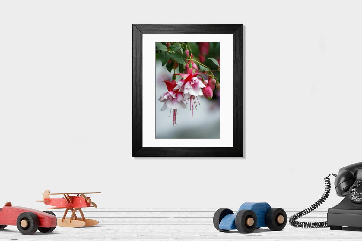 Shown hanging in a room: Modern 14"x12" (36x31cm)