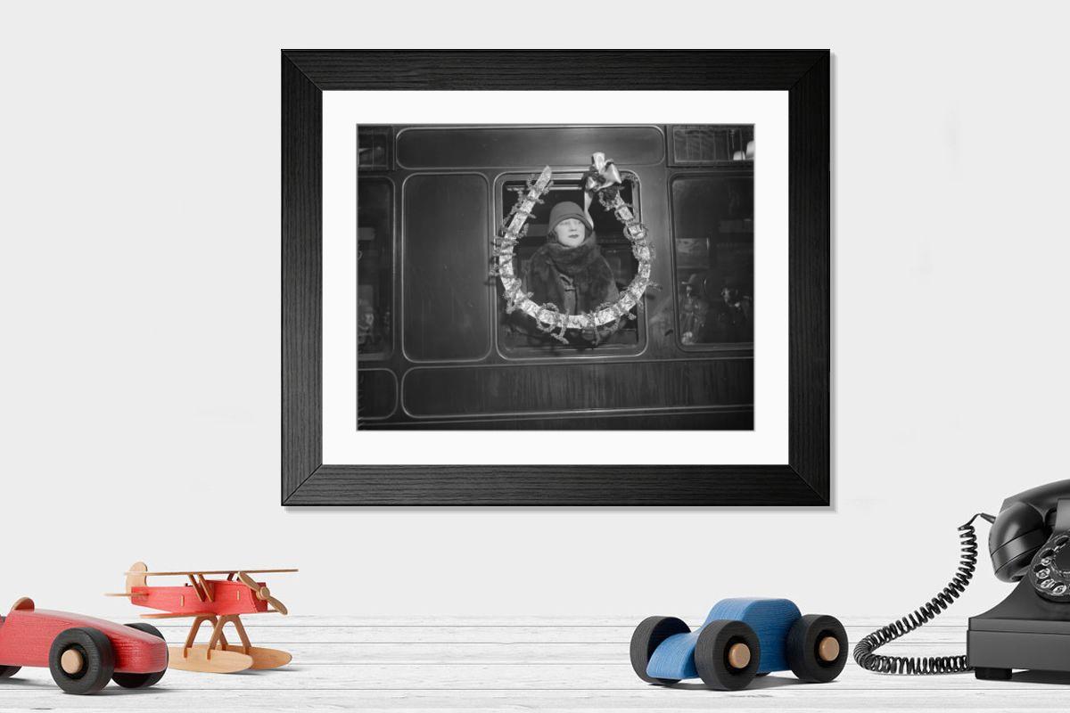 Shown hanging in a room: Modern 14"x12" (36x31cm)