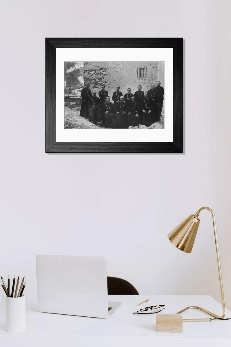 Shown hanging in a room: Modern 14"x12" (36x31cm)
