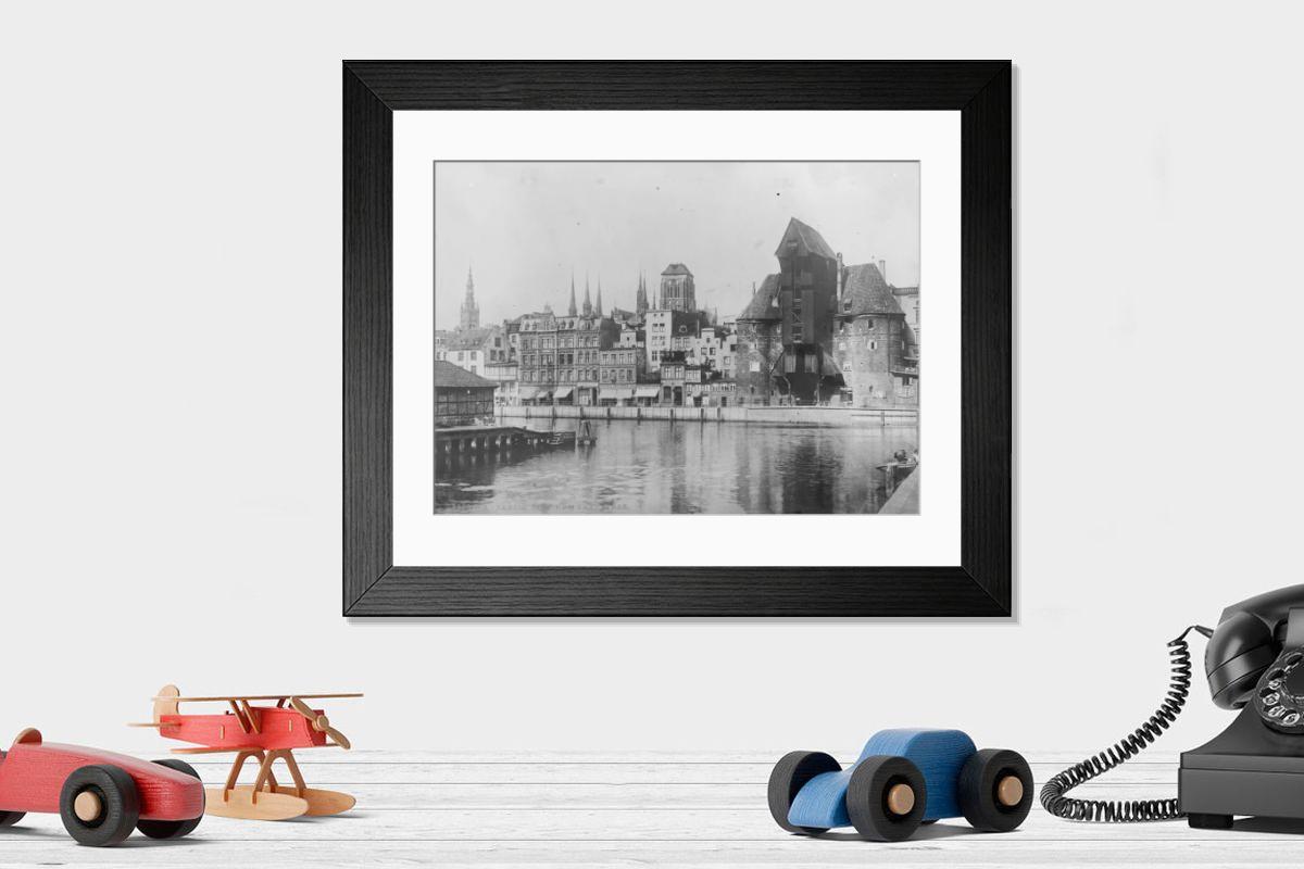 Shown hanging in a room: Modern 14"x12" (36x31cm)