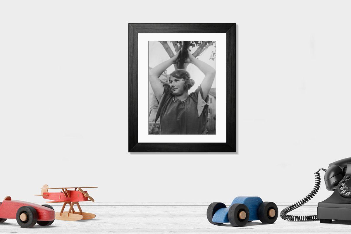 Shown hanging in a room: Modern 14"x12" (36x31cm)