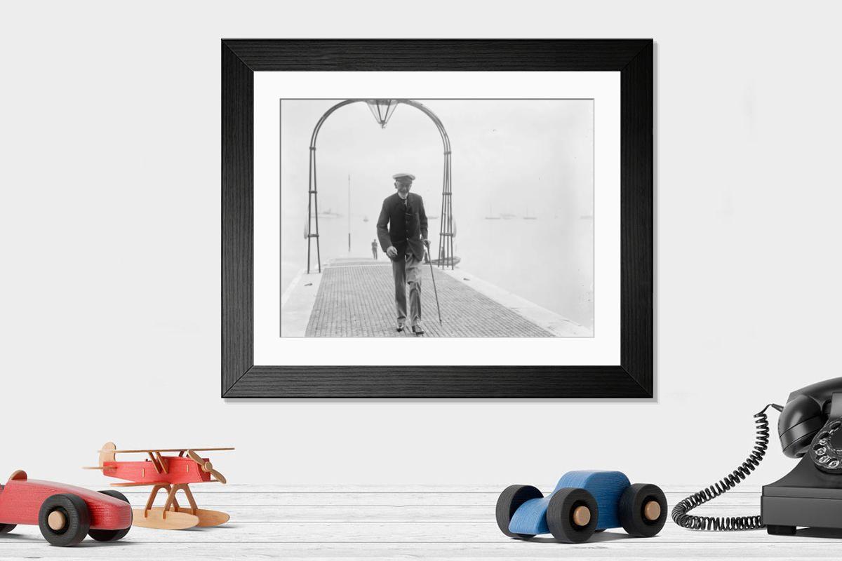 Shown hanging in a room: Modern 14"x12" (36x31cm)