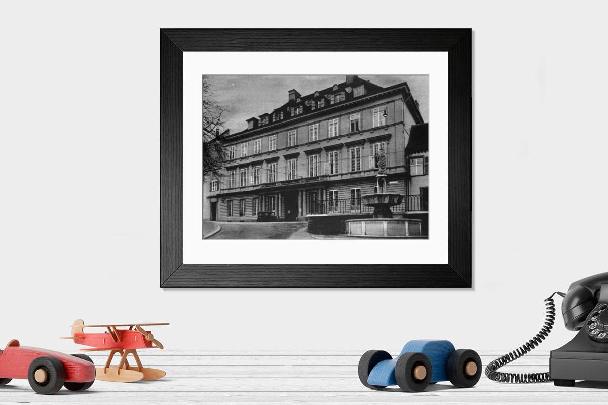 Shown hanging in a room: Modern 14"x12" (36x31cm)