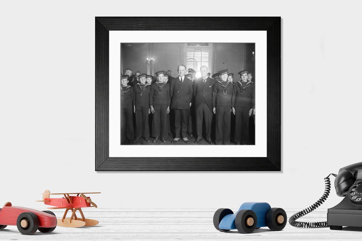 Shown hanging in a room: Modern 14"x12" (36x31cm)