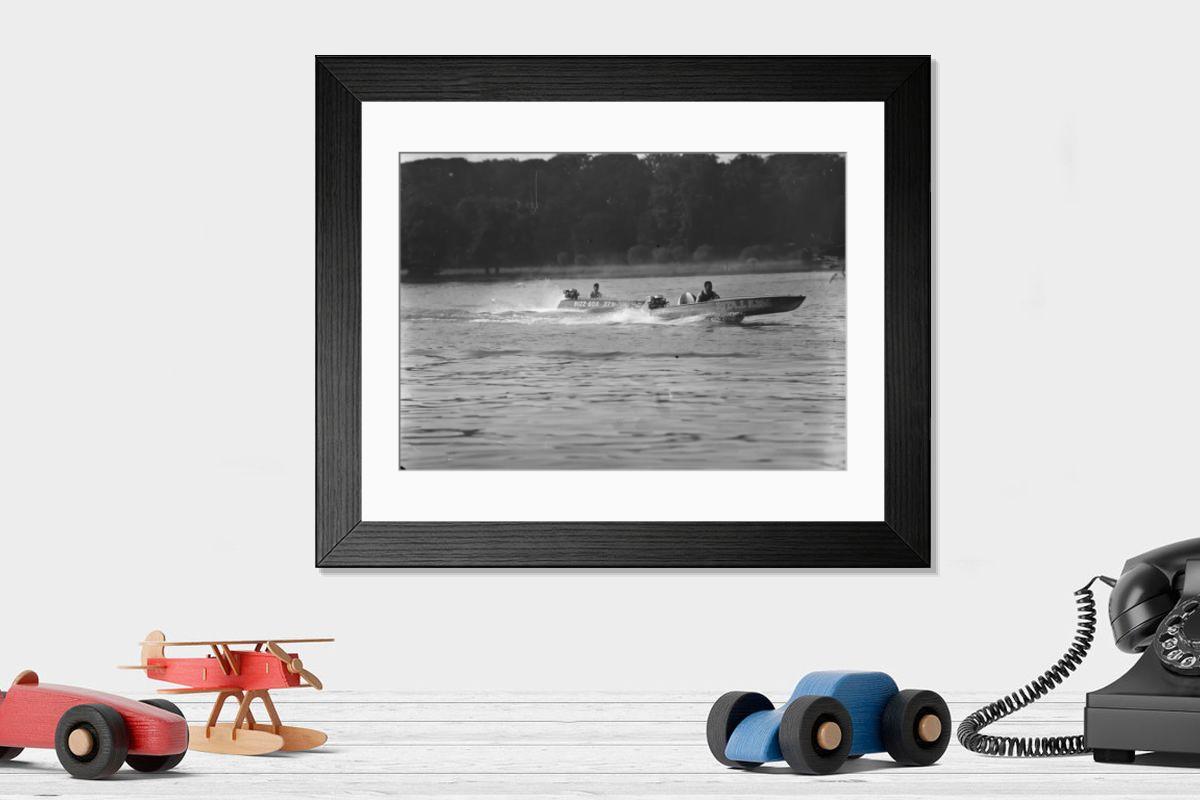 Shown hanging in a room: Modern 14"x12" (36x31cm)