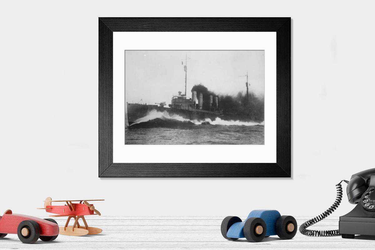 Shown hanging in a room: Modern 14"x12" (36x31cm)