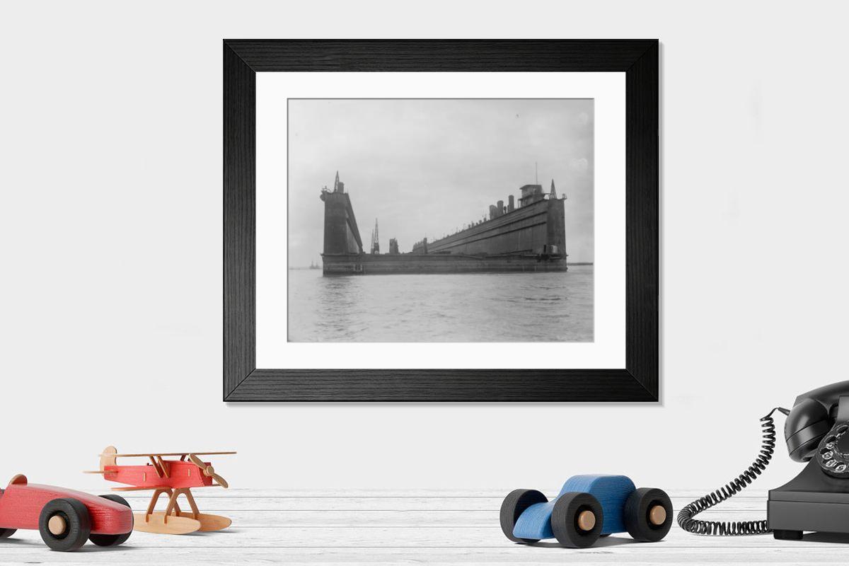 Shown hanging in a room: Modern 14"x12" (36x31cm)