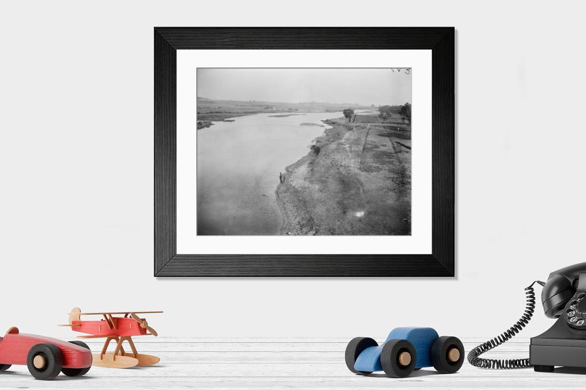 Shown hanging in a room: Modern 14"x12" (36x31cm)