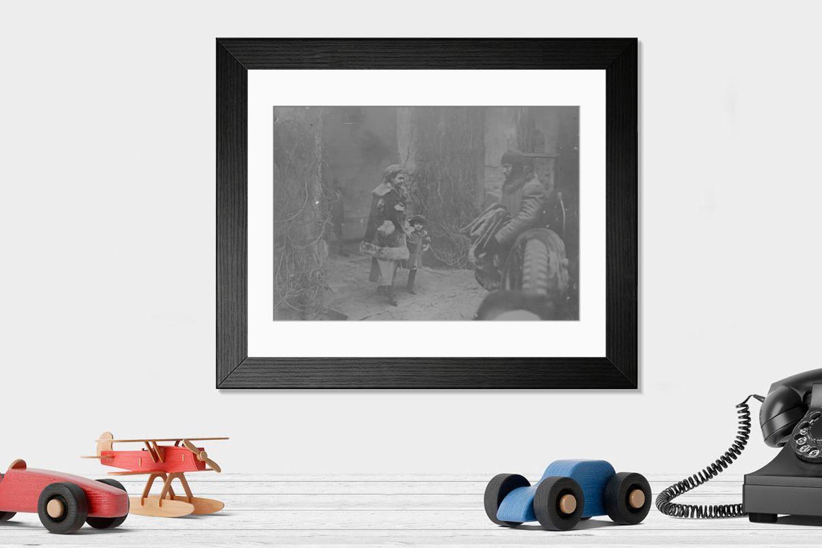 Shown hanging in a room: Modern 14"x12" (36x31cm)