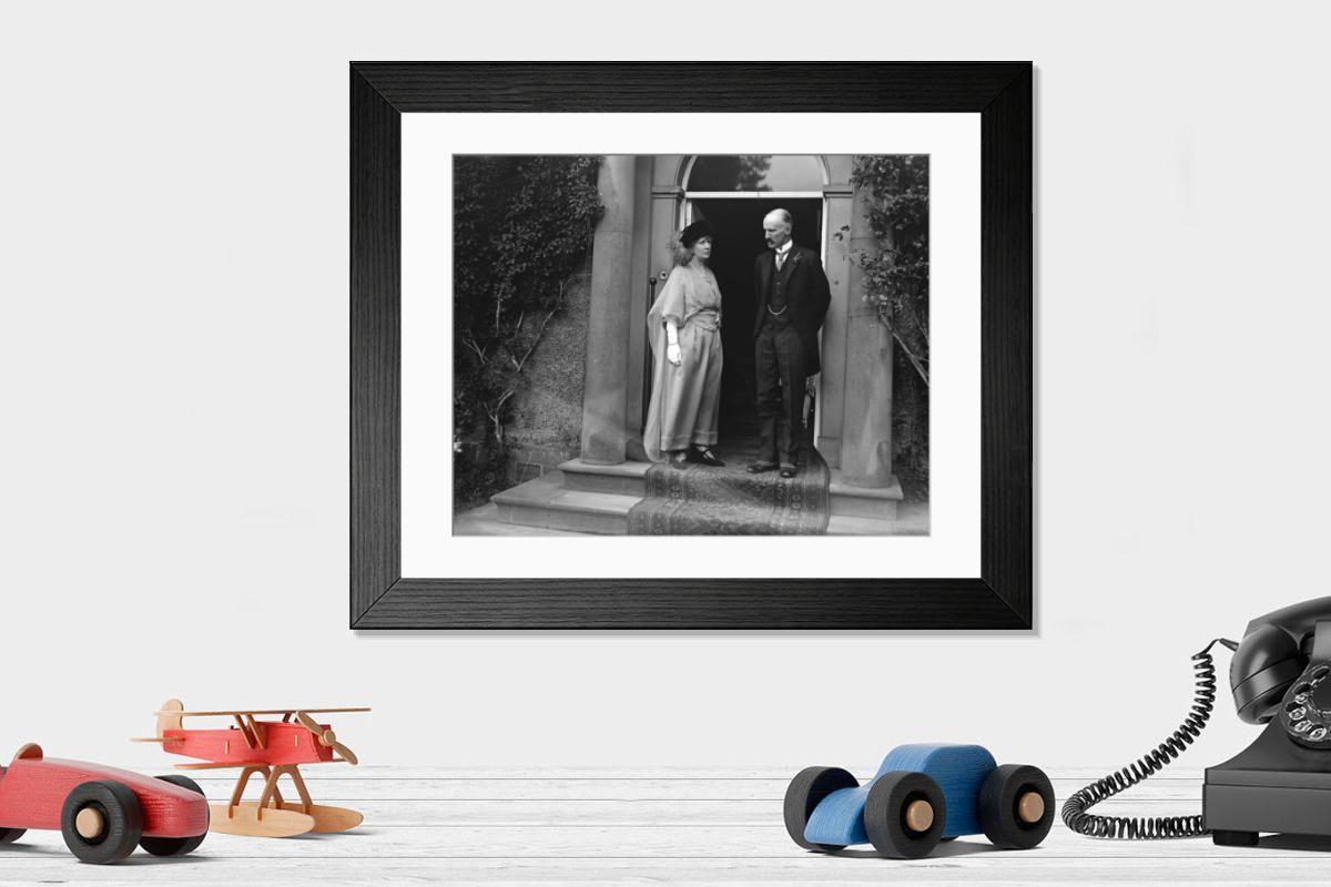Shown hanging in a room: Modern 14"x12" (36x31cm)