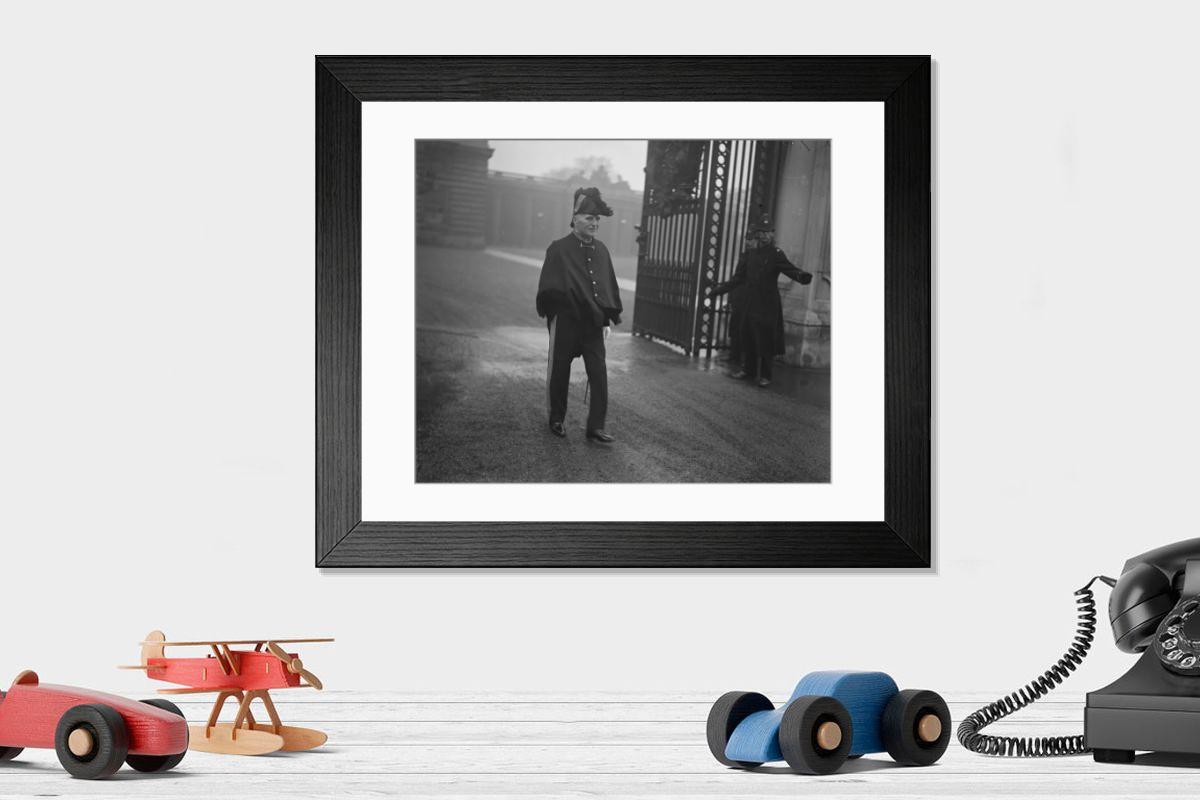 Shown hanging in a room: Modern 14"x12" (36x31cm)
