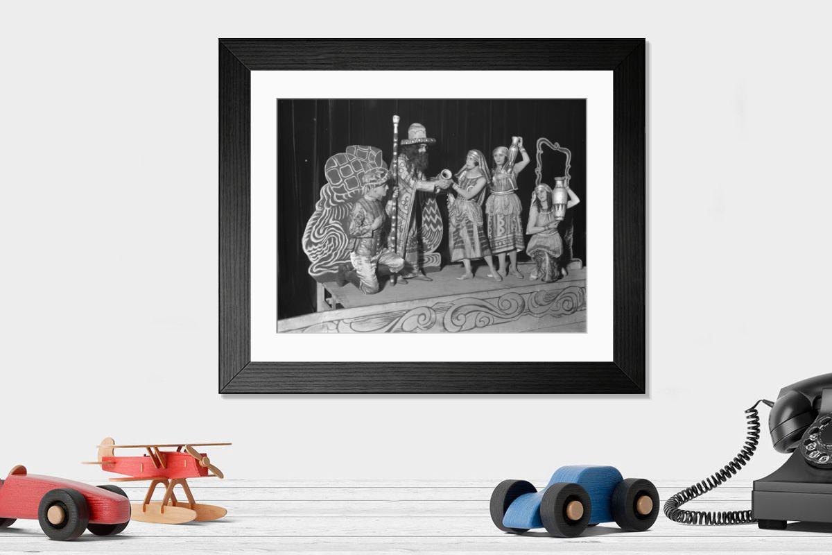 Shown hanging in a room: Modern 14"x12" (36x31cm)