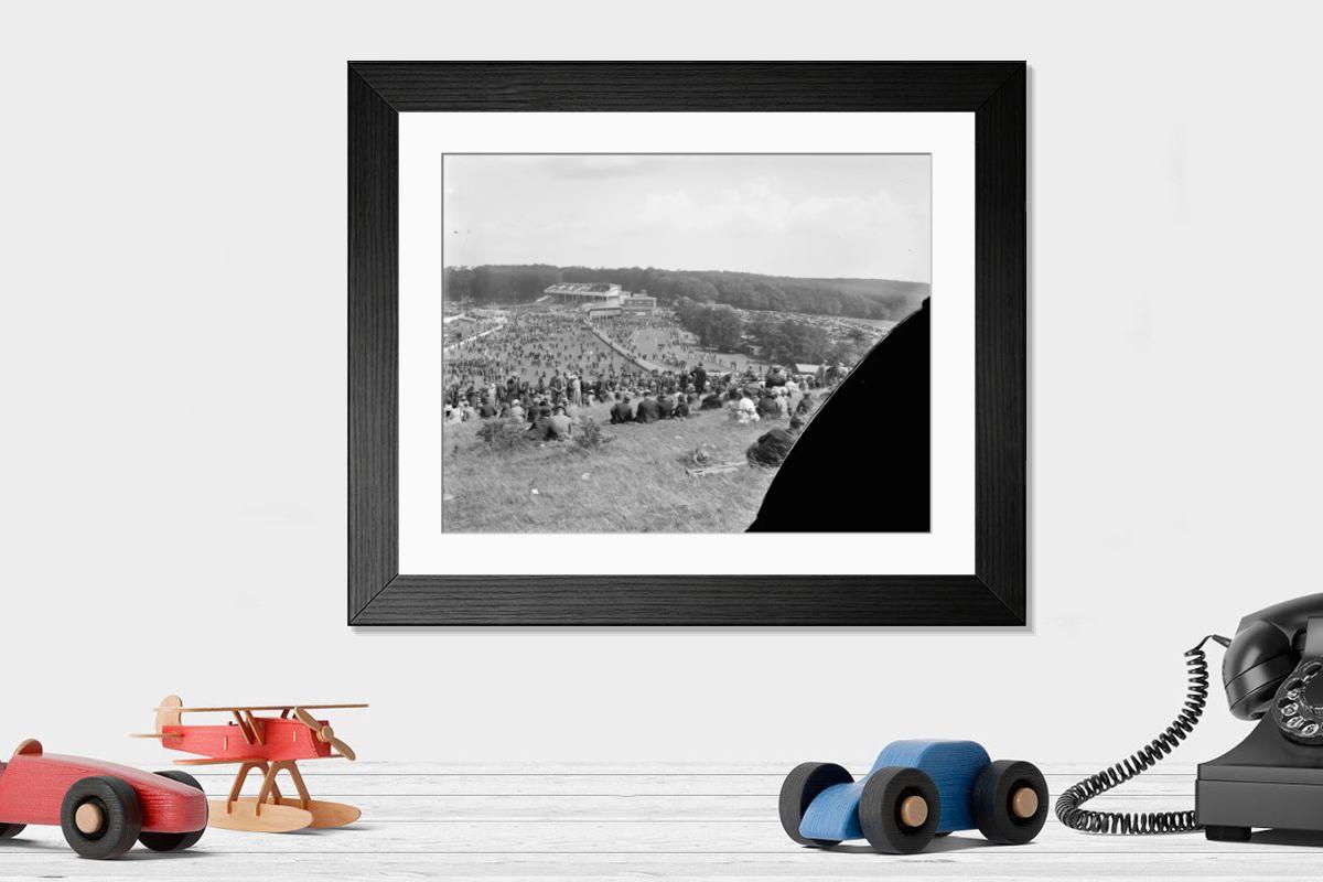 Shown hanging in a room: Modern 14"x12" (36x31cm)