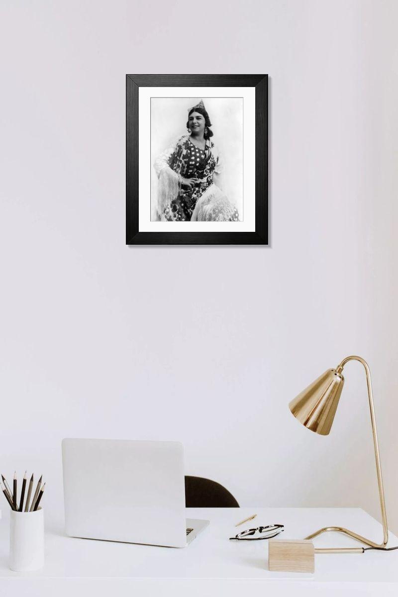 Shown hanging in a room: Modern 14"x12" (36x31cm)