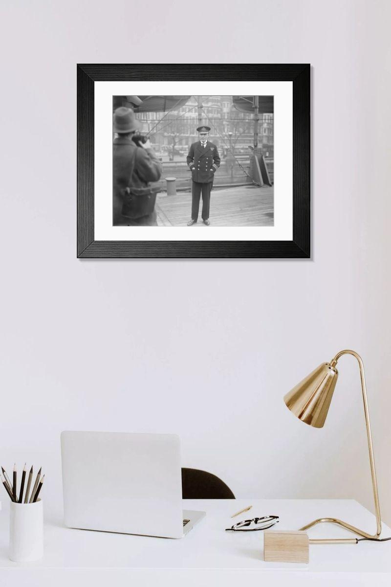 Shown hanging in a room: Modern 14"x12" (36x31cm)