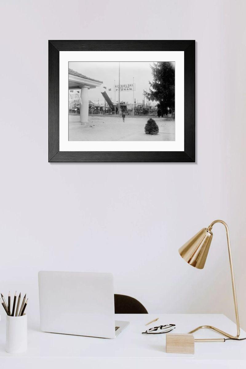 Shown hanging in a room: Modern 14"x12" (36x31cm)