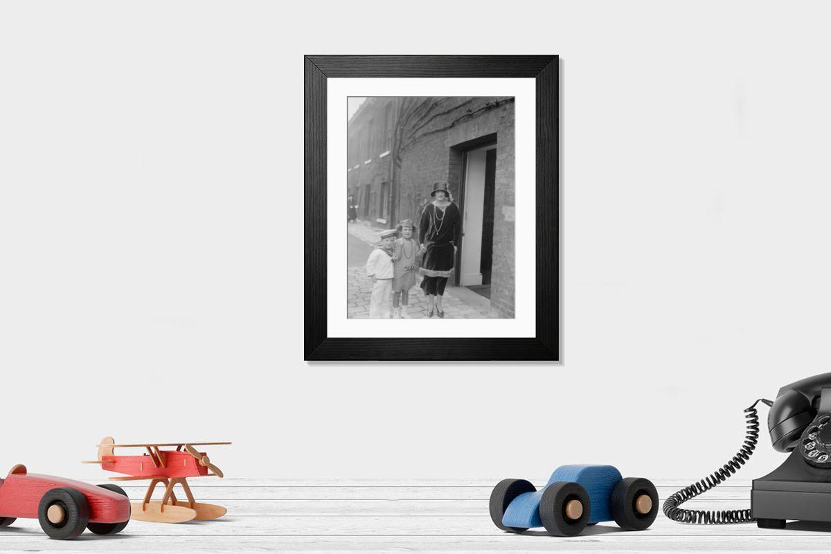 Shown hanging in a room: Modern 14"x12" (36x31cm)