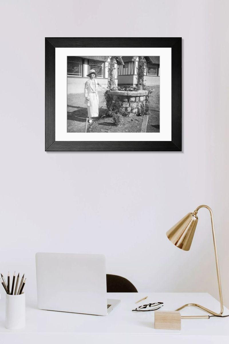 Shown hanging in a room: Modern 14"x12" (36x31cm)