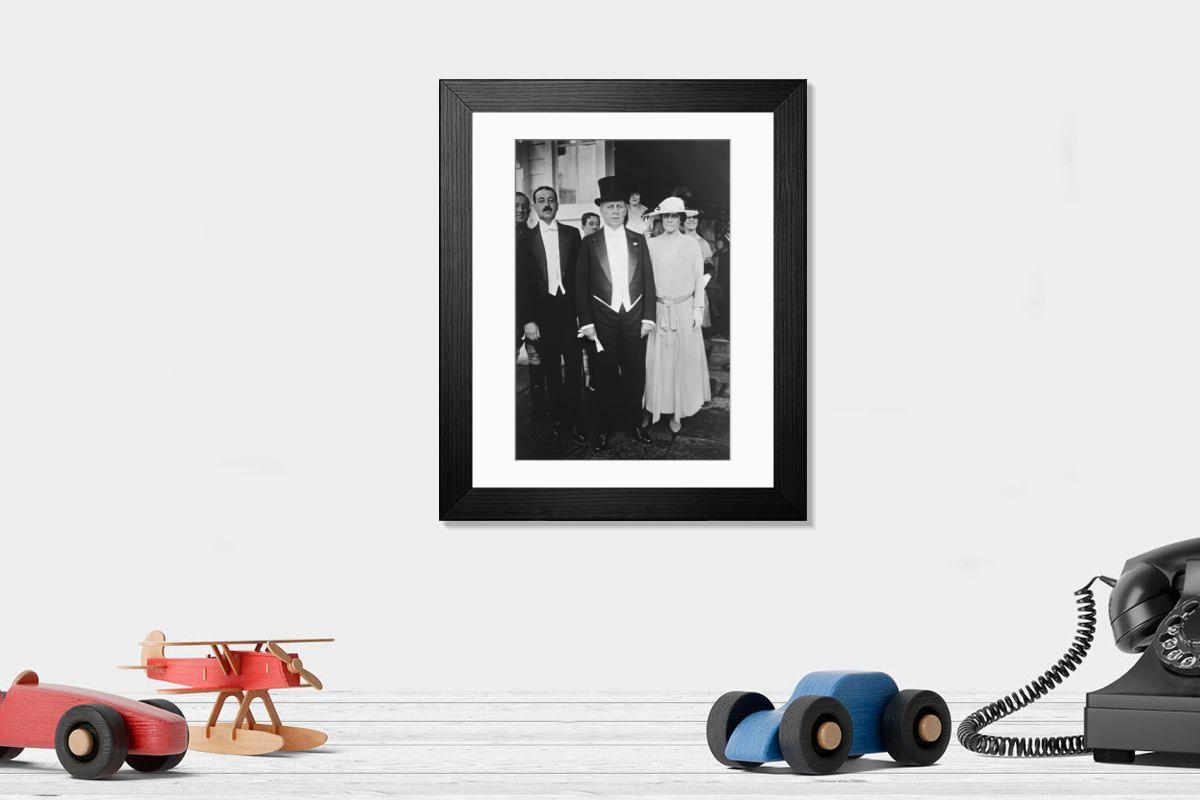Shown hanging in a room: Modern 14"x12" (36x31cm)